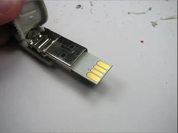 Cool Flash Drive su savo rankomis