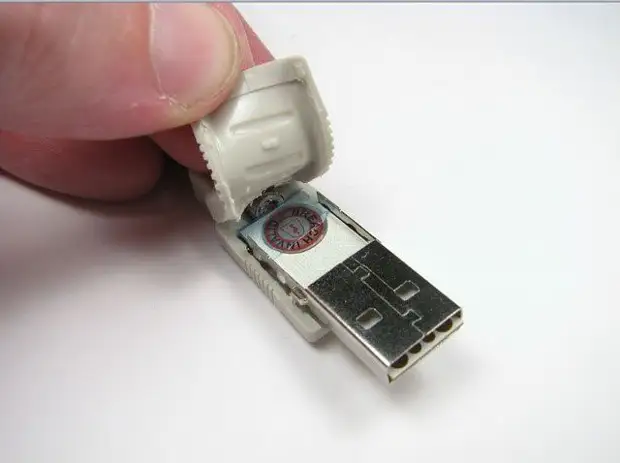 Cool flash drive com suas próprias mãos