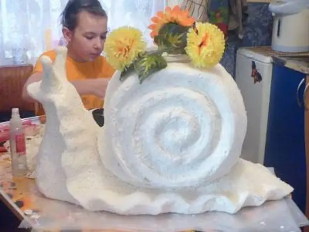 Pag-mount sa Foam Decor: Snail alang sa tanaman gibuhat kini sa imong kaugalingon