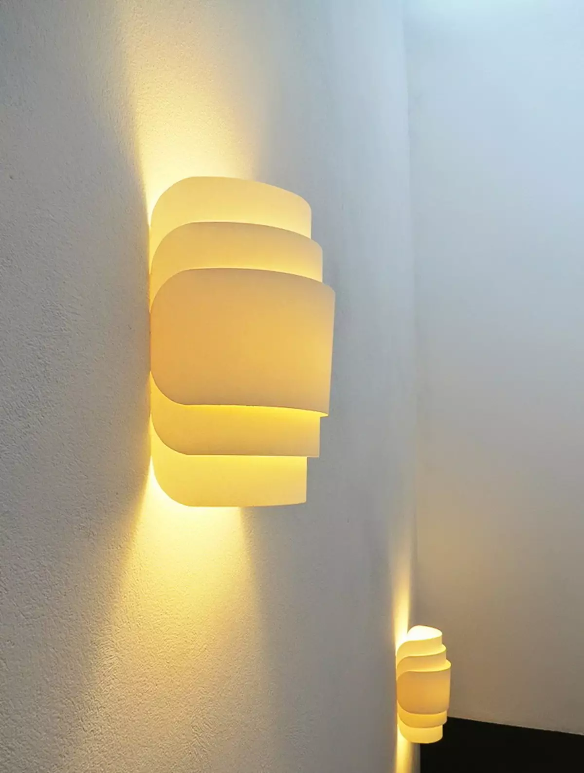 Светильник лампочка настенный. Светильник Wall Lamp 750634. Оригинальные настенные светильники. Бра необычные настенные. Настенные светильники из бумаги.