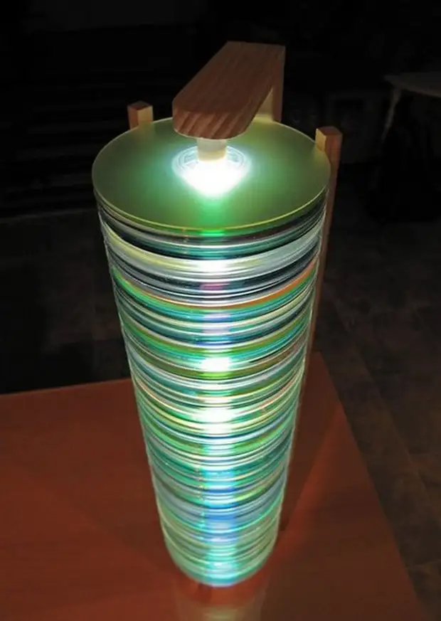 Fra stakken af ​​gamle diske kan du lave en usædvanlig lampdisk, gør det selv, gør det selv