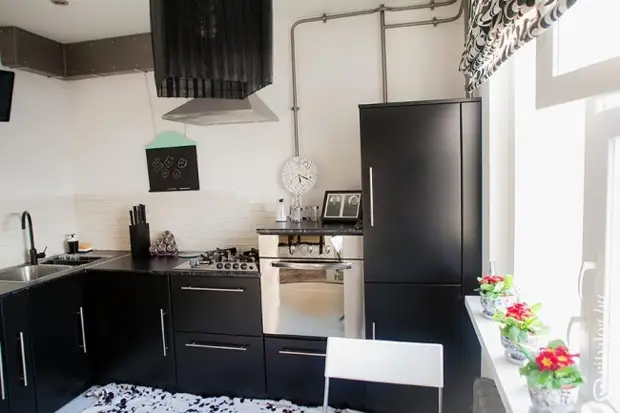 Minimalisme dina dapur hideung