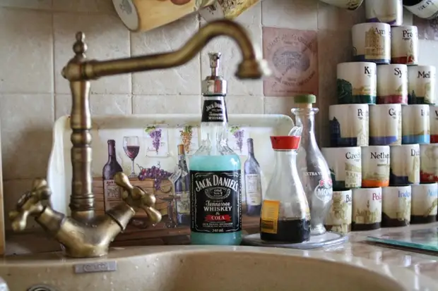 Express- Homemade: dispensador de xabón dunha botella de whisky