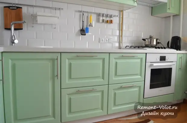 Design e reparação de cozinha verde 9 m² com fachadas da matriz