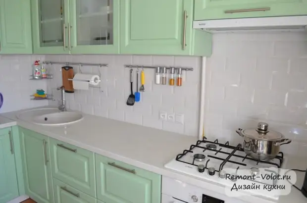 Design e reparação de cozinha verde 9 m² com fachadas da matriz