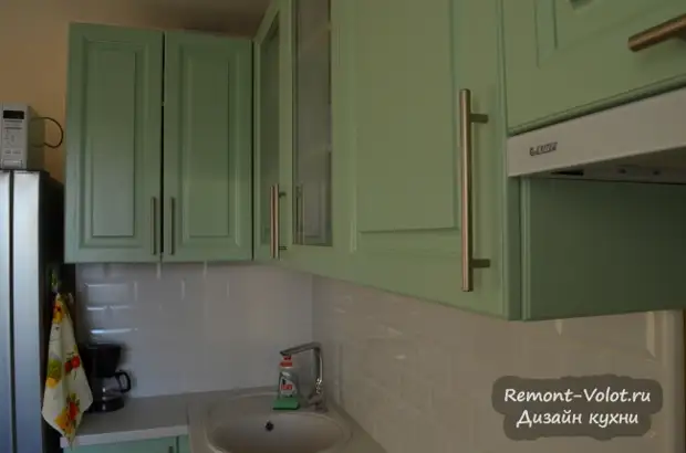 Design e reparação de cozinha verde 9 m² com fachadas da matriz