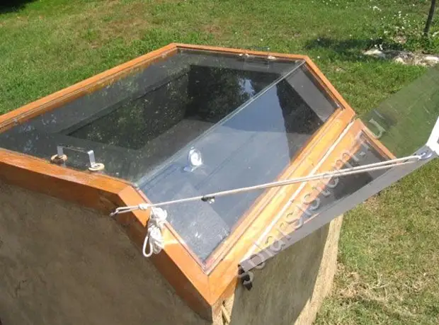 Stationary solar crust oven