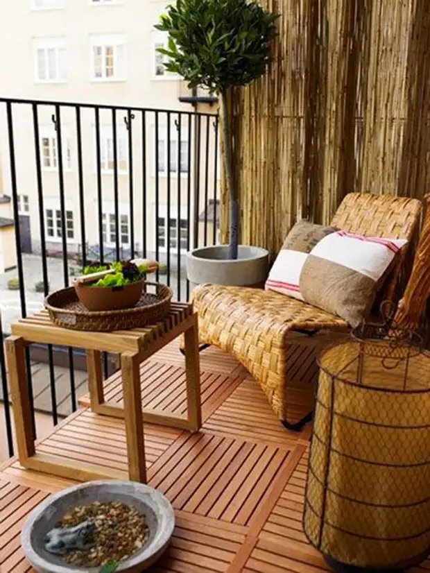 Balcony with straw trim and furniture.