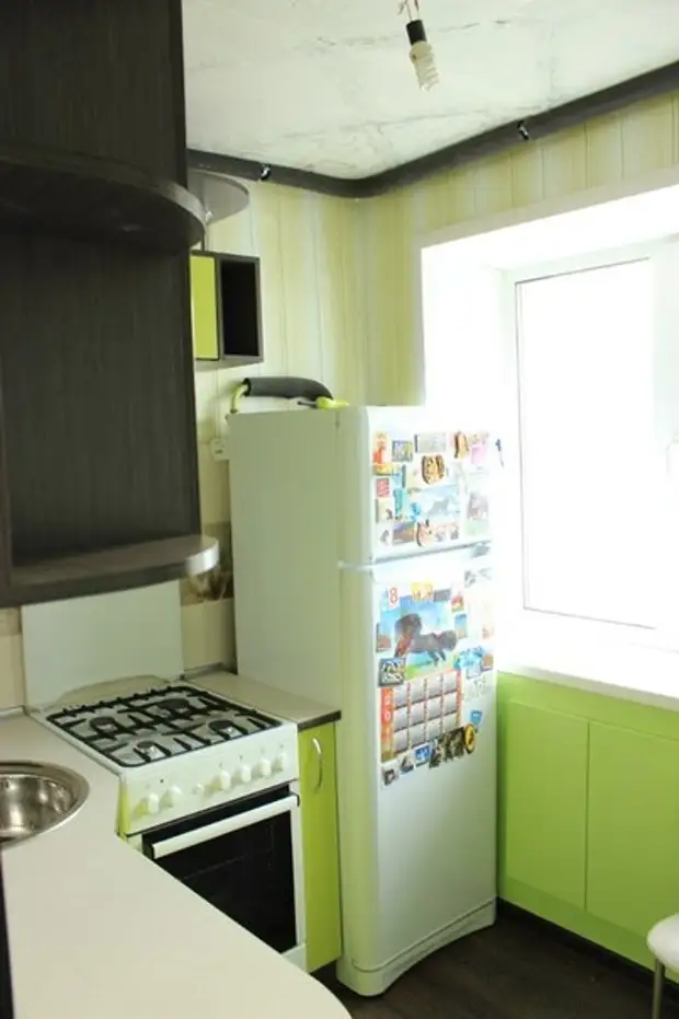 一個小角廚房的修理和設計5平方米。