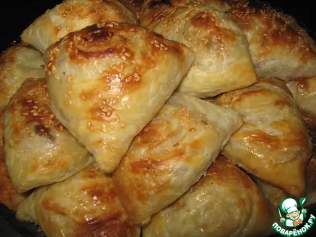 Puff sams with meat - expiring with juice, with crispy test and suspension aroma!