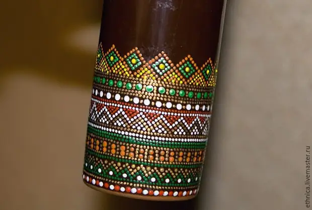 Bouteille de peinture dans le style africain