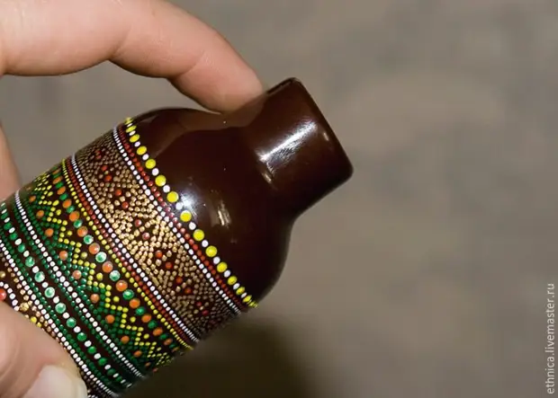 Bouteille de peinture dans le style africain