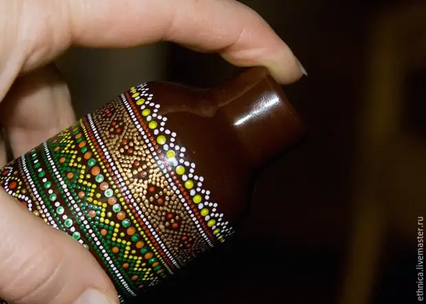 Bouteille de peinture dans le style africain