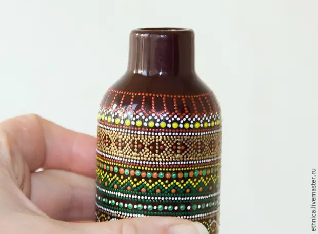 Bouteille de peinture dans le style africain