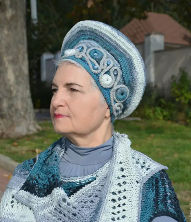 Một bậc thầy tuyệt vời từ Moscow tạo ra một chiếc mũ dệt kim đẹp đặc biệt!