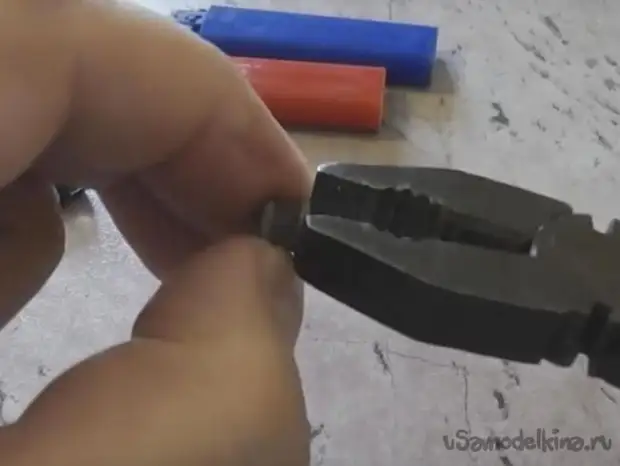 یک ابزار ساده، اما موثر برای تیز کردن چاقو ساخته شده است!