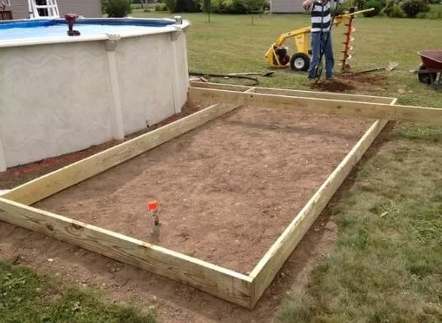 Terrazza per la piscina con le tue mani