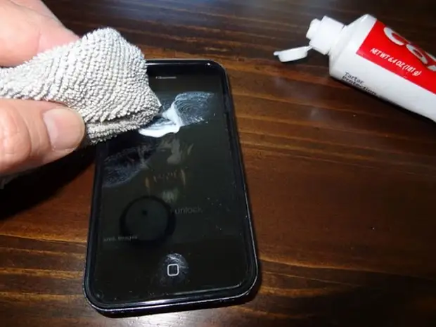 How to polish the phone screen and another 9 ingenious ways to use toothpaste