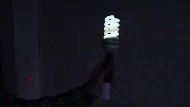 Faire une lanterne d'une ampoule brisée