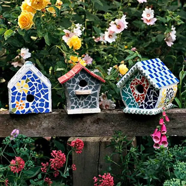 Mosaico en el jardín con sus propias manos.