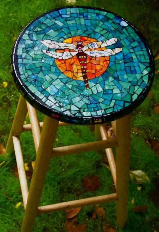 Mosaic in the garden with their own hands