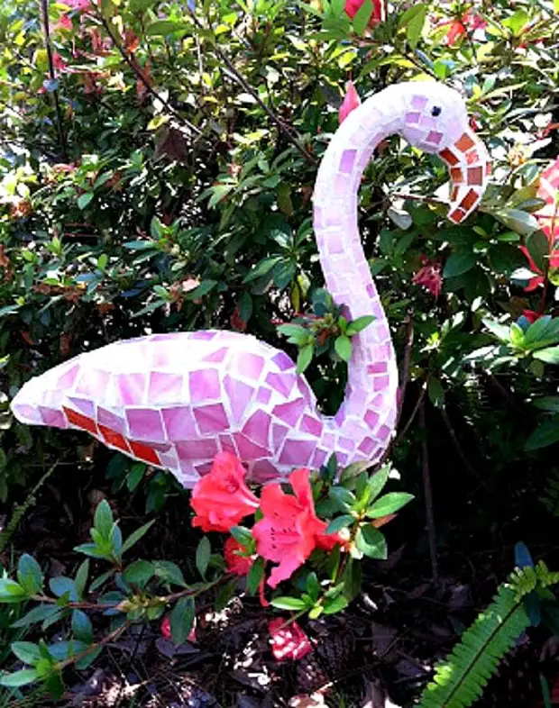 Mosaico en el jardín con sus propias manos.