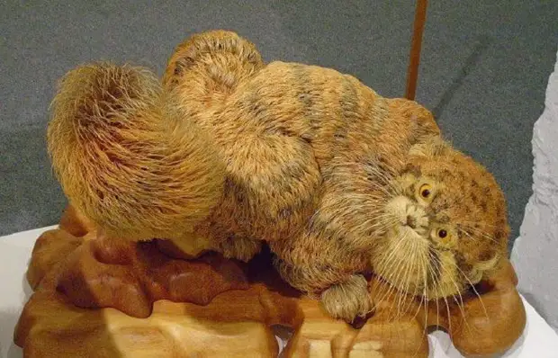 Sculture realistiche di animali da chip di cedro