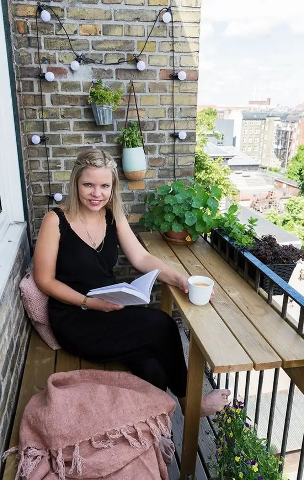 Vi vänder balkongen i vila rum: 29 färska idéer