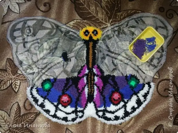 Bonjour Masters de campagne! Voici mon nouveau travail de tapis. Fait un petit MK qui peut être utile. Butterfly Taille Hauteur 70cm, portée des ailes 115cm. Photo 12.