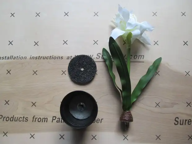 How to make a cache in a flower pot