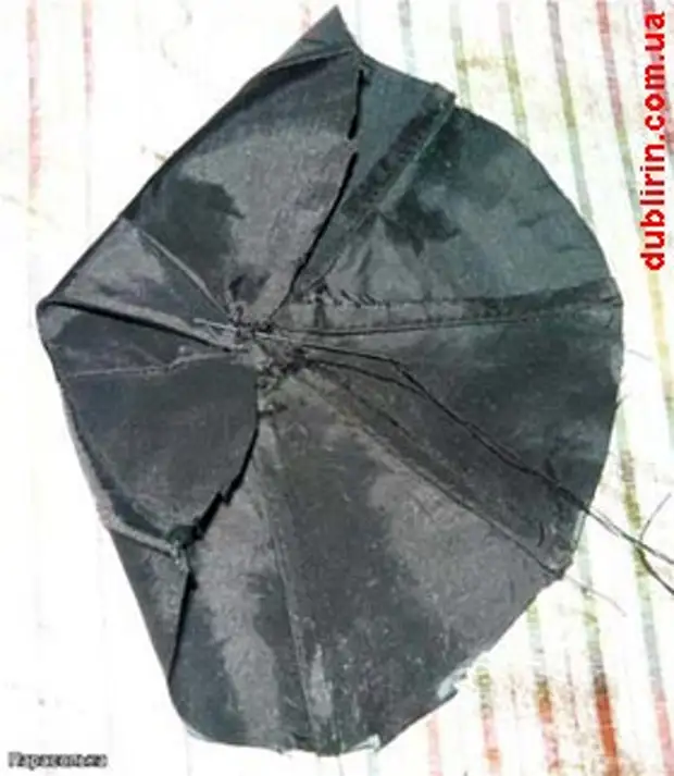 If the umbrella is broken, cut the bag from it!