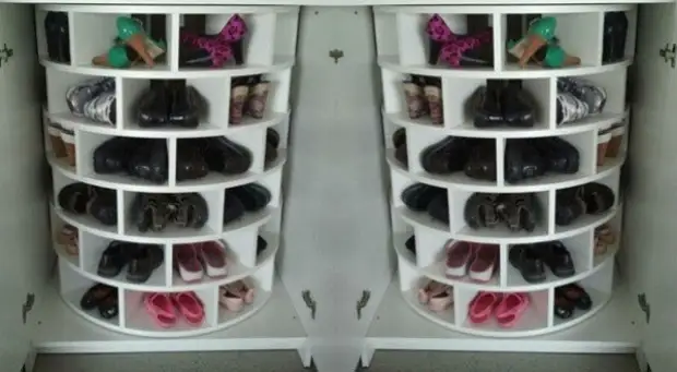 Stock foto round shelves para sa sapatos