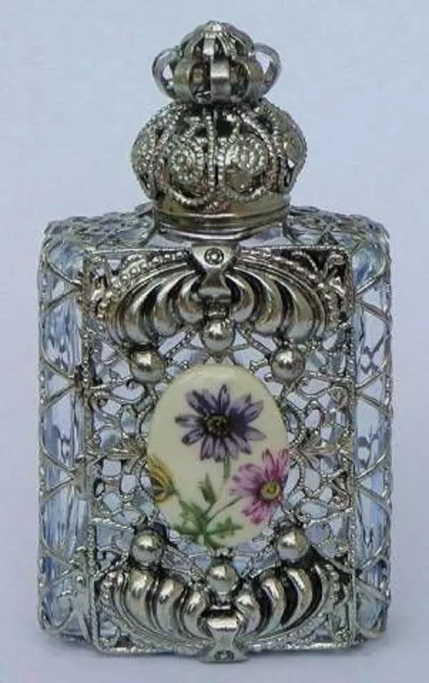 حول العطور والزجاجات