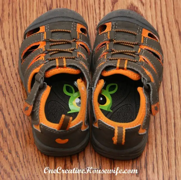 3.每個靴子中的貼紙將幫助您的孩子確定哪條腿兒童佩戴，提示，父母，技巧