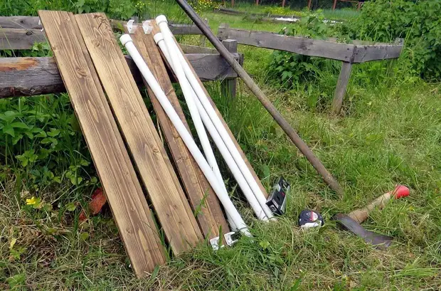 Garduri pentru tufișuri din resturi de țevi din plastic