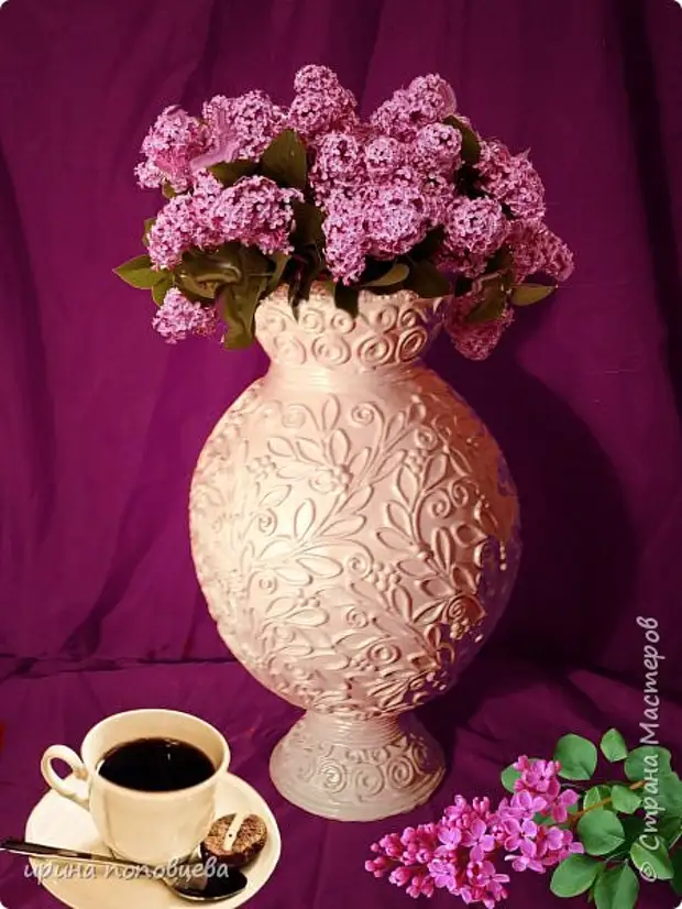 Cardboard Vase na may palamuti sa Peip Art Technique.