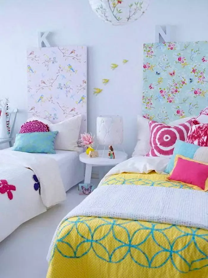 寝室の色：青、白、レモン。ベッドルームイン
