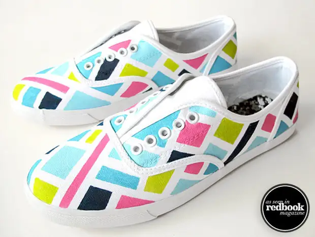 16. Pola geometris sneakers cat akrilik, pembaruan, cara, dekorasi