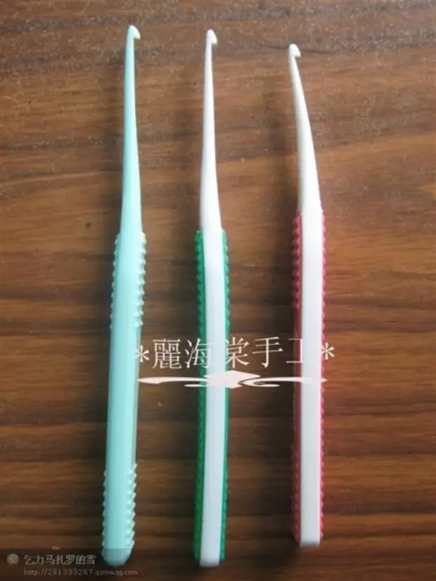 Imaxe como facer un gancho de tricotar dun antigo cepillo de dentes