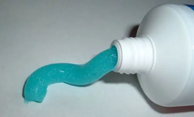 Erfrischungsluft aus Tube-Zahnpasta