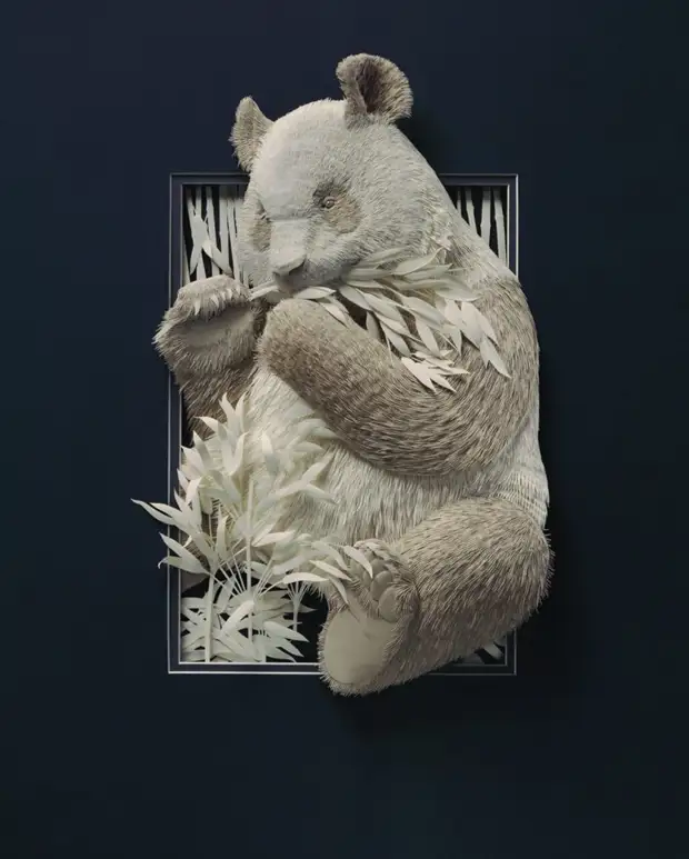 Konstnären skapar skulpturer av djur från papper