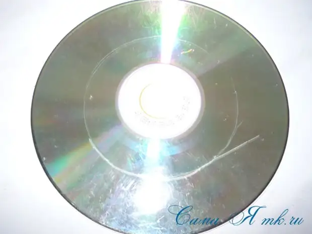 Patningsinnehavare för gardiner från CD-skivor och Twine 2