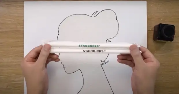 Amazing picture: Starbucks straw drawing technology