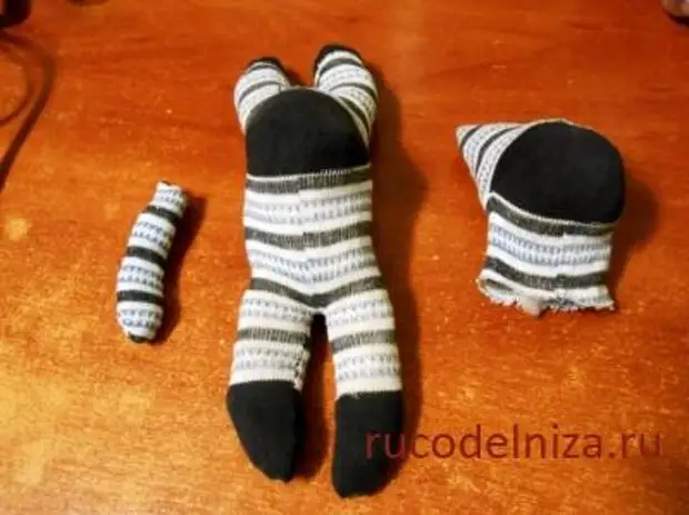 10 Kreativní aplikace se starými ponožkami. Cool myšlenky!