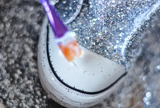 Glitter skoene DIY - 11