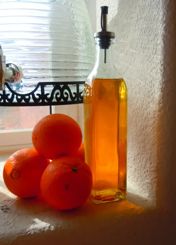Uimastamine lõhna ja silmatorkav puhtus majas: oranž äädikas