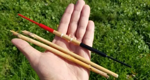 Raide maison pour la pêche d'été avec leurs propres mains