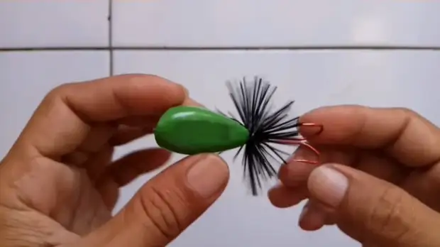 Homemade curam untuk memancing musim panas dengan tangan mereka sendiri