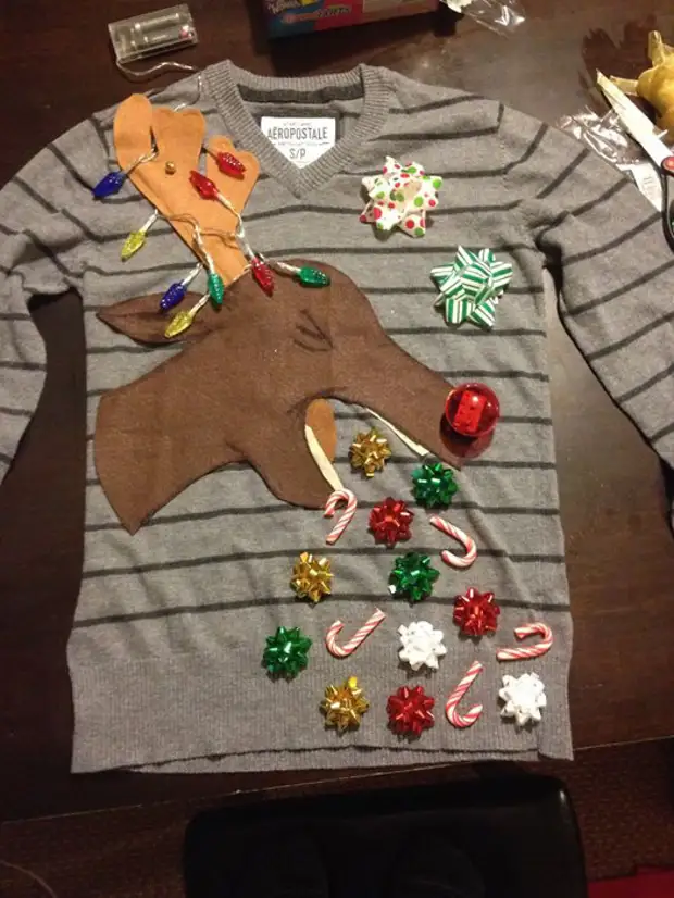 Nový rok sveter vyrobený 11-ročným dieťaťom.