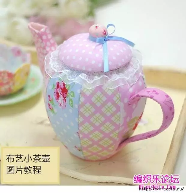 Teapot souvenir digawe saka kain lan karton